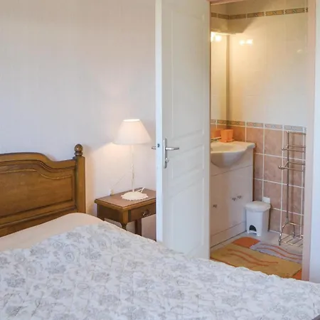 Holiday home 3 Bedroom Beautiful In Guehenno