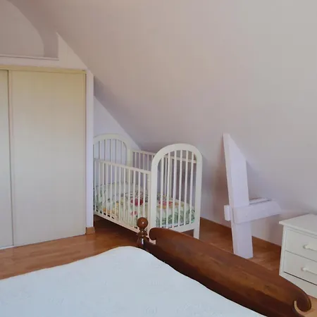 Holiday home 3 Bedroom Beautiful In Guehenno