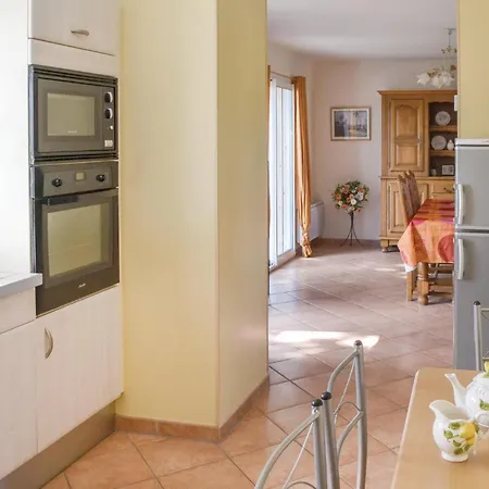 Holiday home 3 Bedroom Beautiful In Guehenno